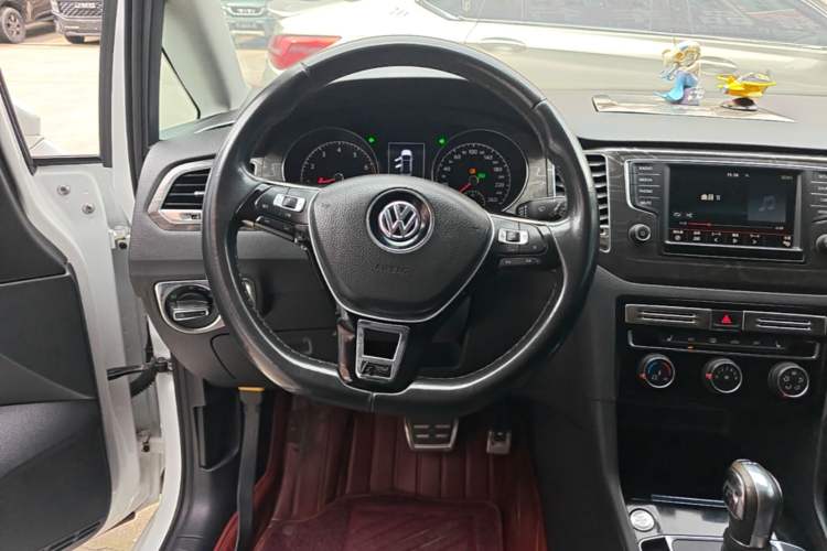 Used Volkswagen Golf Sportsvan 2016 230TSI Automatic Luxury Version Steering Wheel