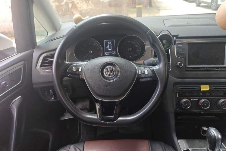 Used Volkswagen Golf Sportsvan 2016 230TSI Automatic Trend Edition Steering Wheel