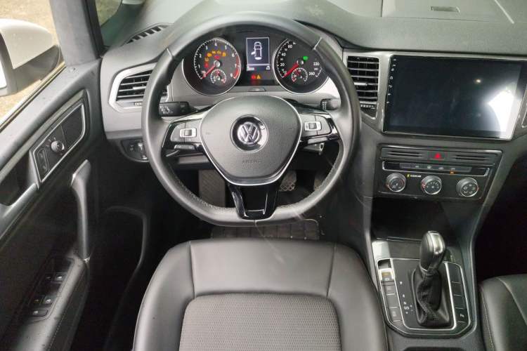 Used Volkswagen Golf Sportsvan 2016 230TSI Automatic Trend Edition Steering Wheel