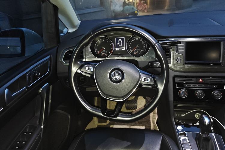 Used Volkswagen Golf Sportsvan 2016 280TSI Automatic Luxury Model Steering Wheel