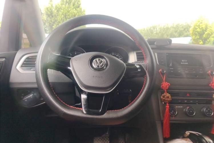 Used Volkswagen Golf Sportsvan 2016 1.6L Automatic Comfort Model Steering Wheel