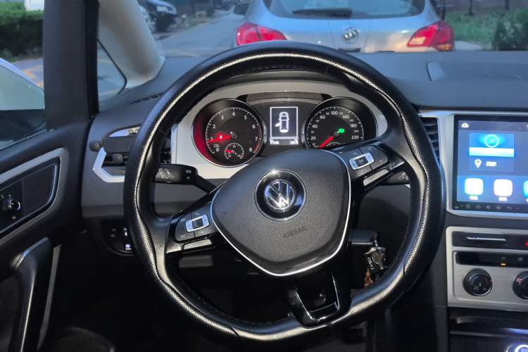 Used Volkswagen Golf Sportsvan 2016 230TSI Automatic Trend Edition Steering Wheel