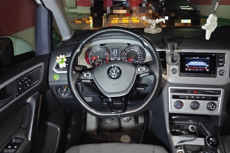Used Volkswagen Golf Sportsvan 2016 230TSI Manual Entry-Level Trim Steering Wheel