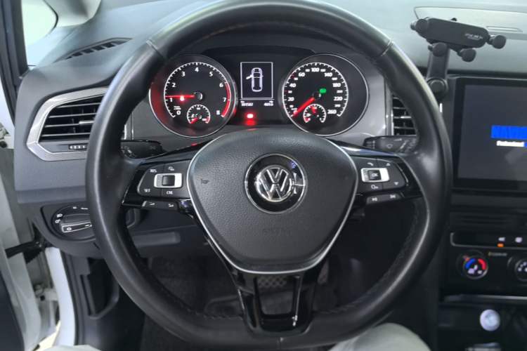 Used Volkswagen Golf Sportsvan 2016 230TSI Automatic Trend Edition Steering Wheel