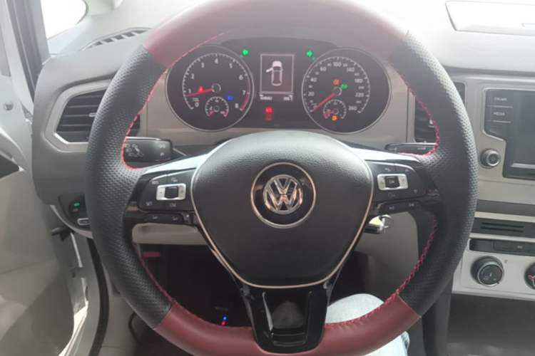 Used Volkswagen Golf Sportsvan 2016 230TSI Automatic Trend Edition Steering Wheel