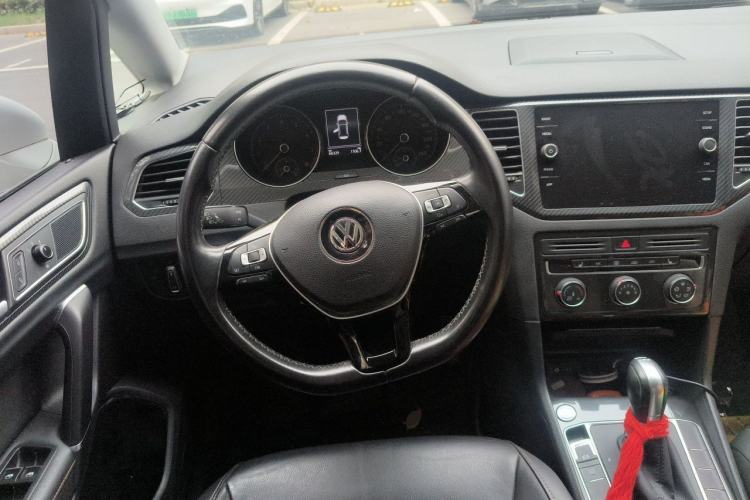 Used Volkswagen Golf Sportsvan 2016 230TSI Automatic Luxury Version Steering Wheel