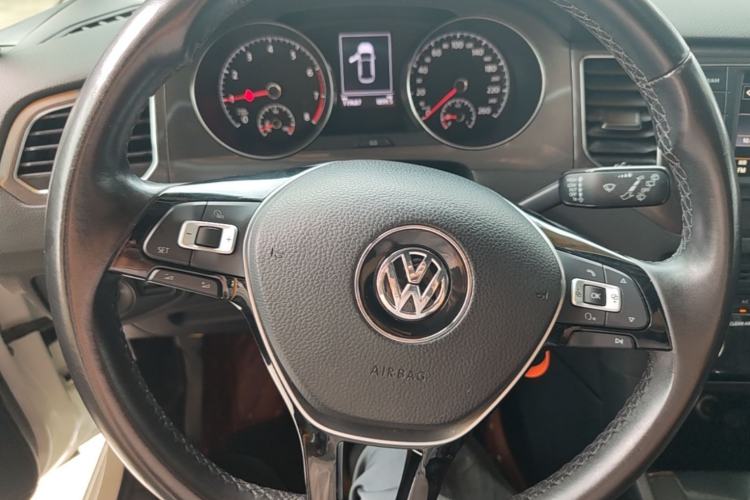 Used Volkswagen Golf Sportsvan 2016 230TSI Automatic Trend Edition Steering Wheel