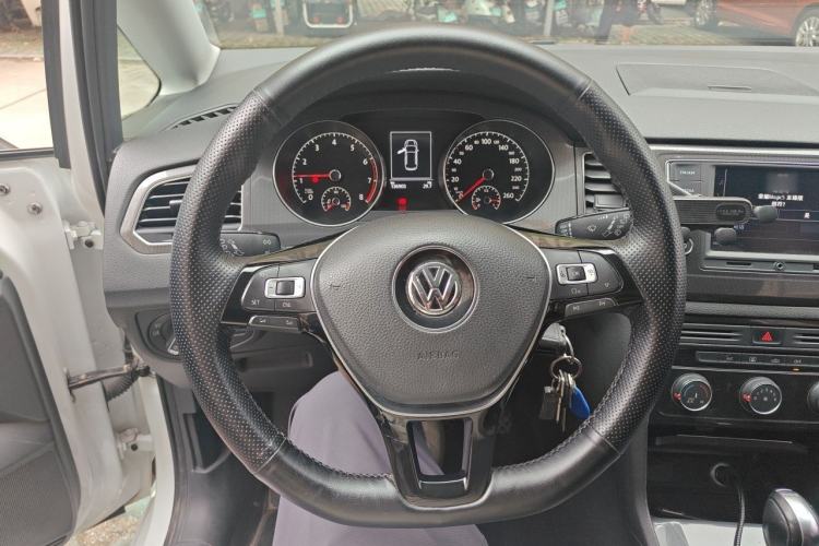 Used Volkswagen Golf Sportsvan 2016 230TSI Automatic Trend Edition Steering Wheel
