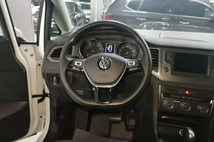 Used Volkswagen Golf Sportsvan 2016 230TSI Automatic Trend Edition Steering Wheel