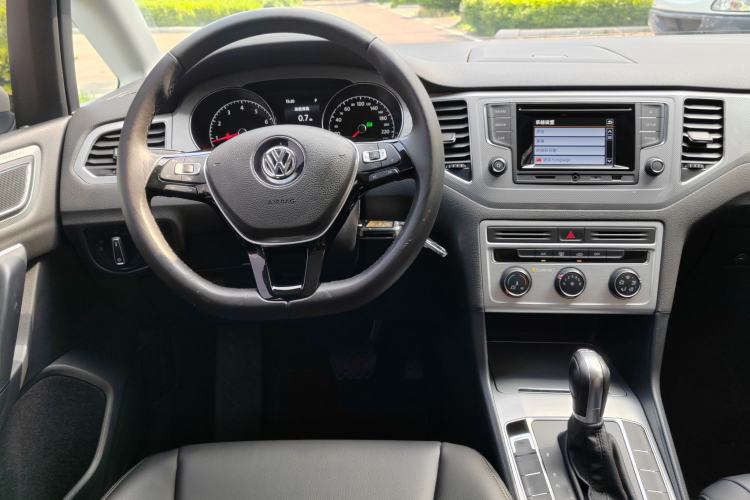 Used Volkswagen Golf Sportsvan 2016 230TSI Automatic Trend Edition Steering Wheel
