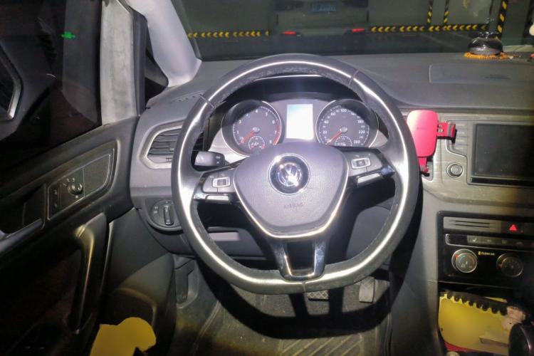 Used Volkswagen Golf Sportsvan 2016 230TSI Automatic Luxury Version Steering Wheel