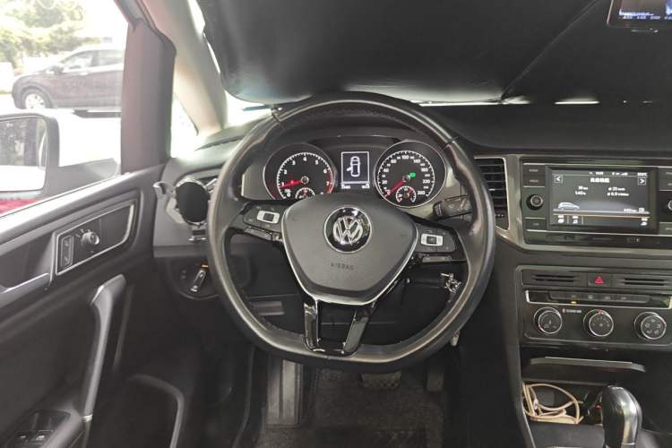 Used Volkswagen Golf Sportsvan 2016 230TSI Automatic Trend Edition Steering Wheel
