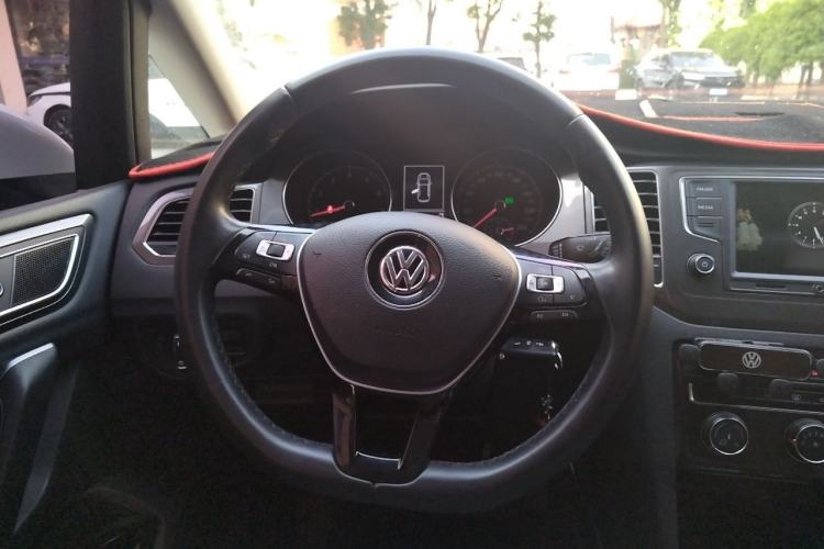 Used Volkswagen Golf Sportsvan 2016 230TSI Automatic Trend Edition Steering Wheel
