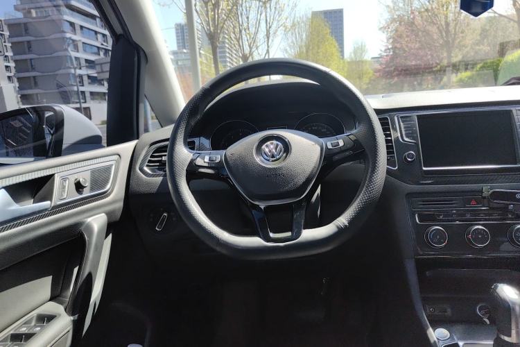 Used Volkswagen Golf Sportsvan 2016 280TSI Automatic Luxury Model Steering Wheel