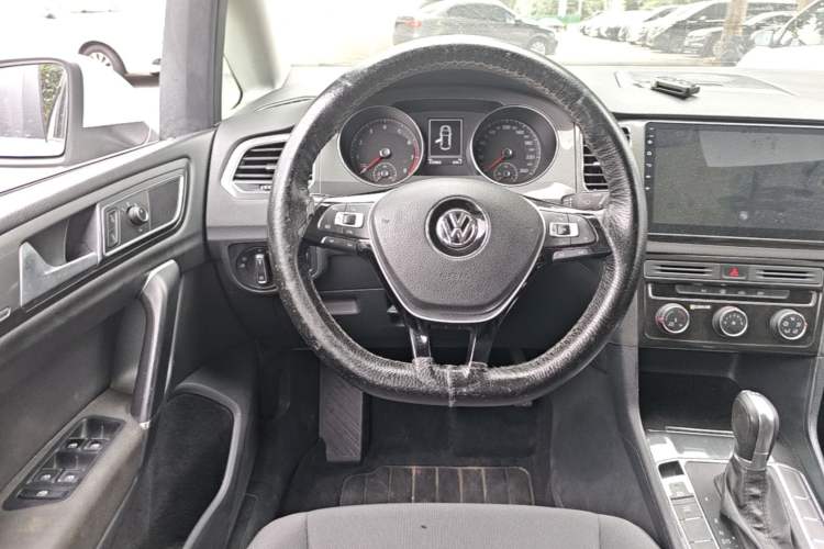 Used Volkswagen Golf Sportsvan 2016 230TSI Automatic Trend Edition Steering Wheel