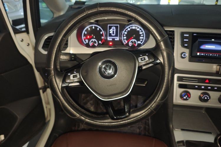 Used Volkswagen Golf Sportsvan 2016 230TSI Manual Entry-Level Trim Steering Wheel