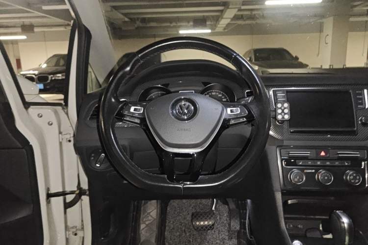 Used Volkswagen Golf Sportsvan 2016 230TSI Automatic Luxury Version Steering Wheel