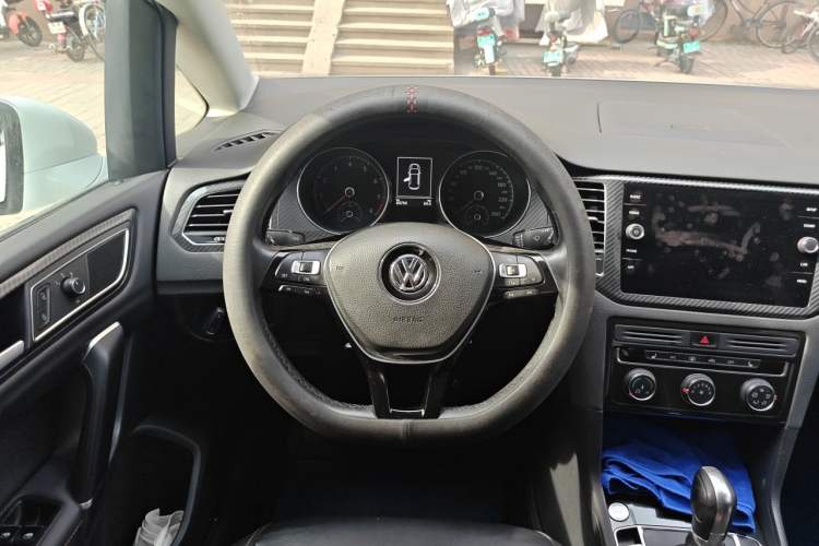 Used Volkswagen Golf Sportsvan 2016 280TSI Automatic Luxury Model Steering Wheel