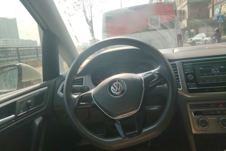 Used Volkswagen Golf Sportsvan 2016 1.6L Automatic Comfort Model Steering Wheel