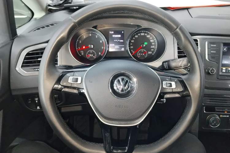 Used Volkswagen Golf Sportsvan 2016 230TSI Automatic Trend Edition Steering Wheel