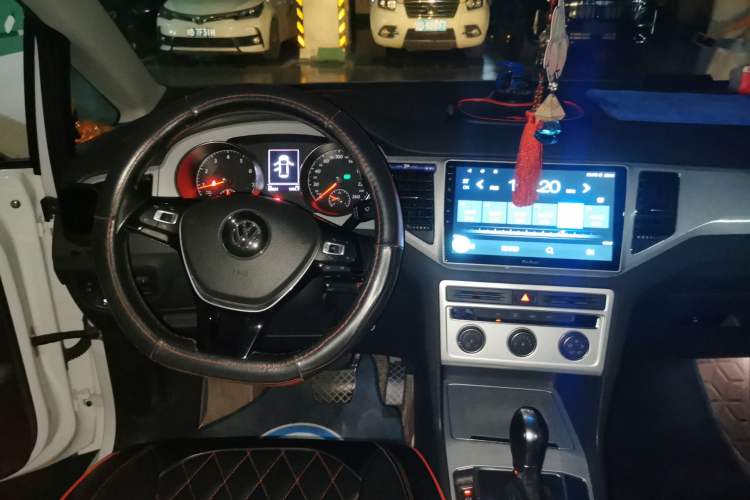 Used Volkswagen Golf Sportsvan 2016 230TSI Automatic Trend Edition Steering Wheel