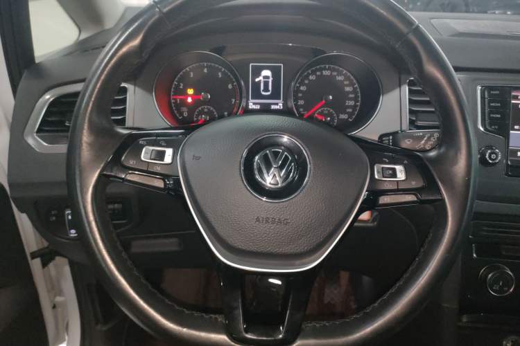Used Volkswagen Golf Sportsvan 2016 230TSI Automatic Trend Edition Steering Wheel