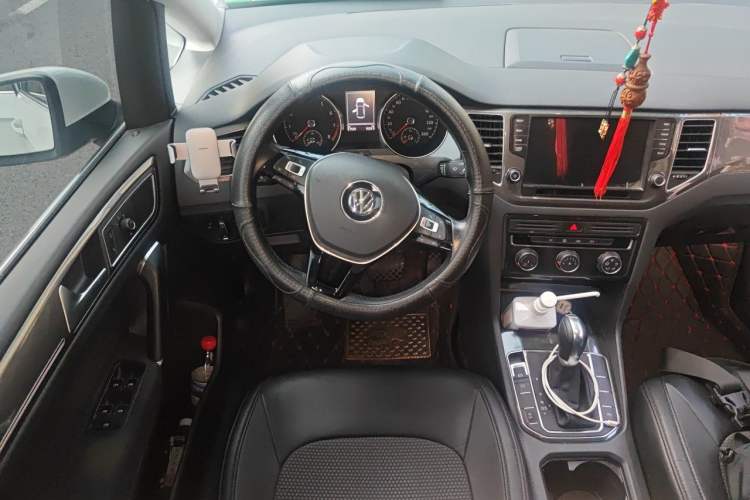 Used Volkswagen Golf Sportsvan 2016 230TSI Automatic Trend Edition Steering Wheel