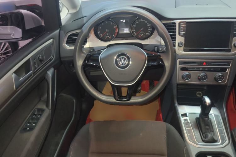 Used Volkswagen Golf Sportsvan 2016 1.6L Automatic Comfort Model Steering Wheel
