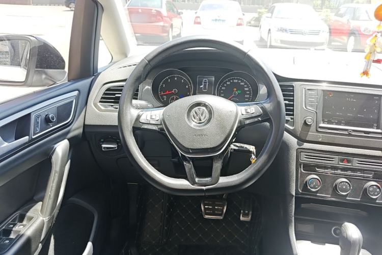 Used Volkswagen Golf Sportsvan 2016 230TSI Automatic Trend Edition Steering Wheel