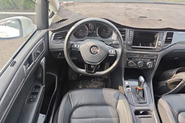 Used Volkswagen Golf Sportsvan 2016 280TSI Automatic Luxury Model Steering Wheel