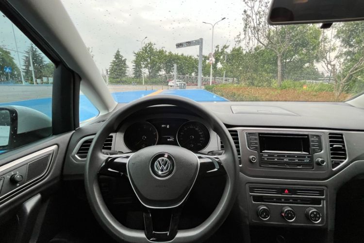Used Volkswagen Golf Sportsvan 2016 1.6L Manual Comfort Model Steering Wheel