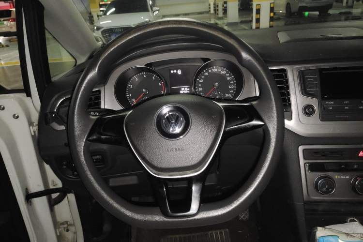 Used Volkswagen Golf Sportsvan 2016 1.6L Automatic Comfort Model Steering Wheel