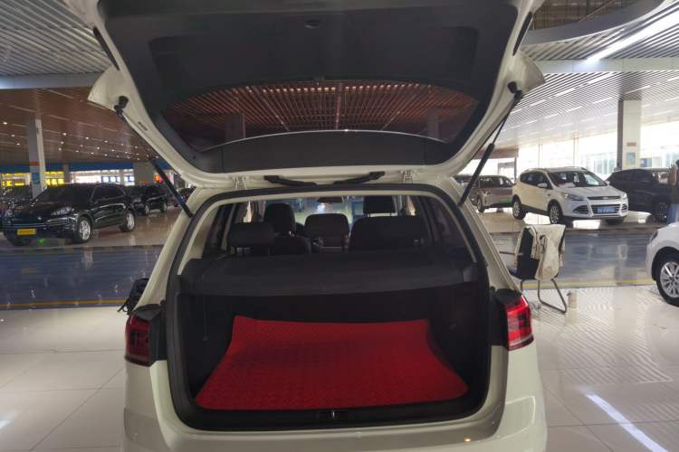 Used Volkswagen Golf Sportsvan 2016 1.6L Automatic Comfort Model Trunk