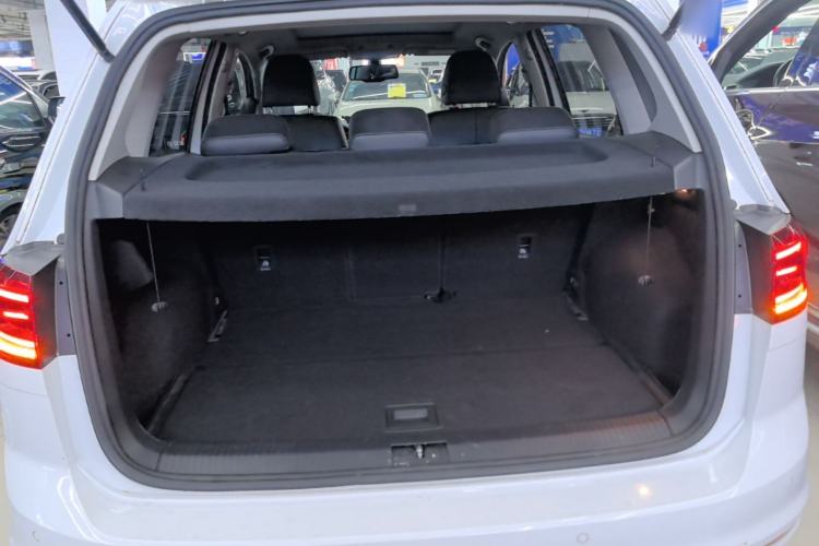 Used Volkswagen Golf Sportsvan 2016 230TSI Automatic Trend Edition Trunk