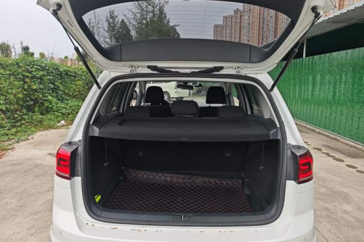 Used Volkswagen Golf Sportsvan 2016 230TSI Automatic Trend Edition Trunk
