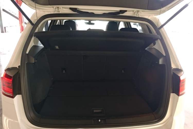 Used Volkswagen Golf Sportsvan 2016 230TSI Automatic Luxury Version Trunk