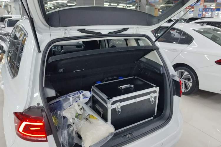 Used Volkswagen Golf Sportsvan 2016 230TSI Automatic Trend Edition Trunk