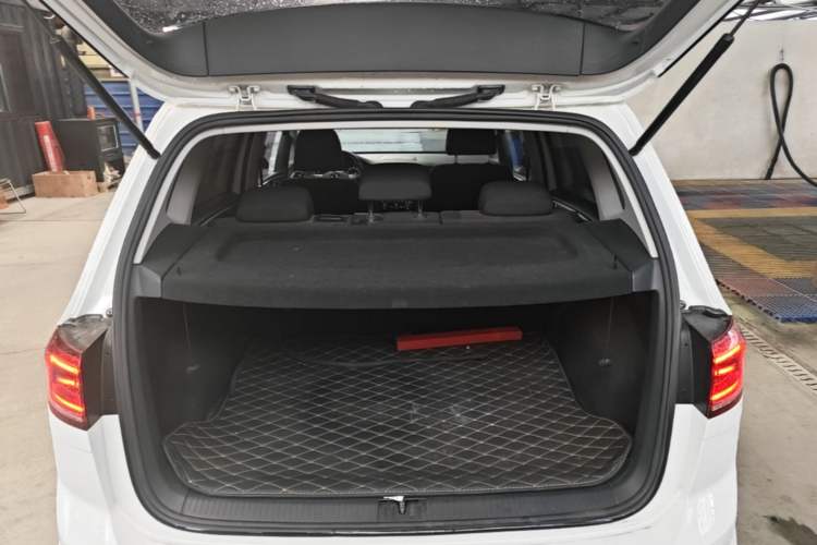 Used Volkswagen Golf Sportsvan 2016 1.6L Automatic Comfort Model Trunk