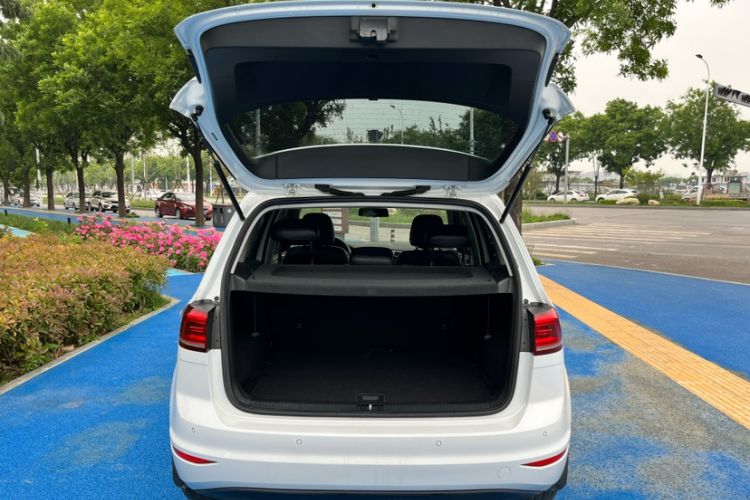 Used Volkswagen Golf Sportsvan 2016 1.6L Manual Comfort Model Trunk