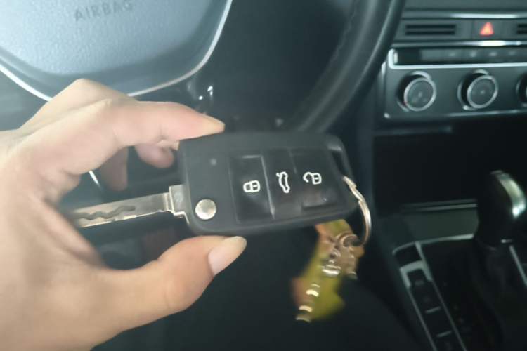 Used Volkswagen Golf Sportsvan 2016 230TSI Automatic Trend Edition Vehicle Key