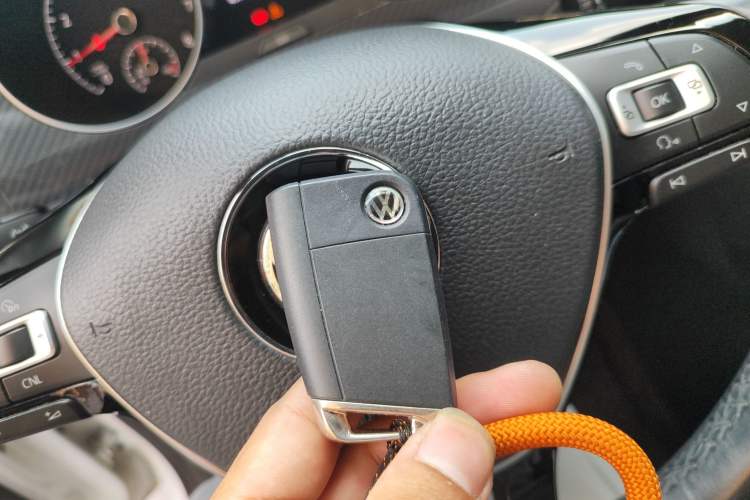 Used Volkswagen Golf Sportsvan 2016 230TSI Automatic Luxury Version Vehicle Key