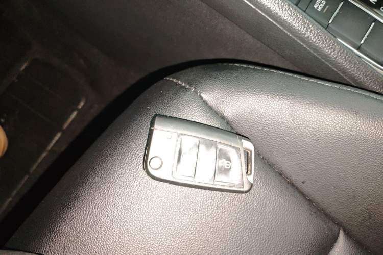Used Volkswagen Golf Sportsvan 2016 1.6L Automatic Comfort Model Vehicle Key