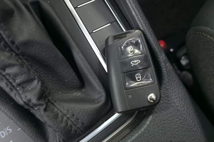 Used Volkswagen Golf Sportsvan 2016 230TSI Automatic Trend Edition Vehicle Key