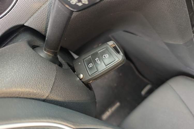 Used Volkswagen Golf Sportsvan 2016 230TSI Automatic Trend Edition Vehicle Key