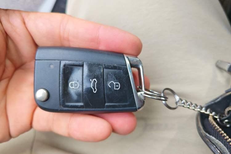 Used Volkswagen Golf Sportsvan 2016 230TSI Automatic Trend Edition Vehicle Key
