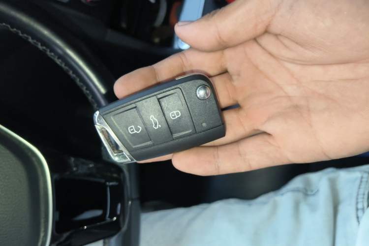 Used Volkswagen Golf Sportsvan 2016 230TSI Automatic Luxury Version Vehicle Key