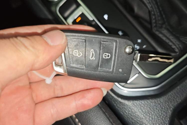 Used Volkswagen Golf Sportsvan 2016 230TSI Automatic Luxury Version Vehicle Key