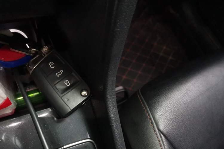 Used Volkswagen Golf Sportsvan 2016 230TSI Automatic Luxury Version Vehicle Key