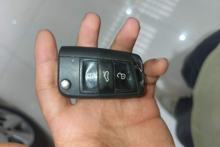 Used Volkswagen Golf Sportsvan 2016 1.6L Automatic Comfort Model Vehicle Key