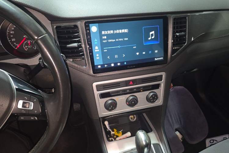 Used Volkswagen Golf Sportsvan 2016 230TSI Automatic Trend Edition Audio And AC Panel